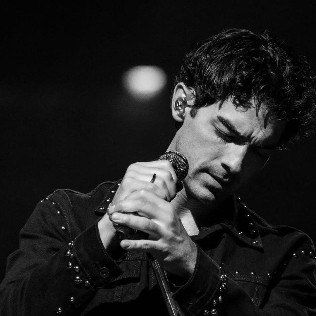 Joe Jonas wearing monateo ring