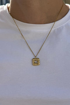 ouverture necklace gold